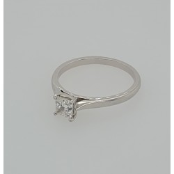 Pre Owned Platinum Princess Cut Diamond Ring ZB591